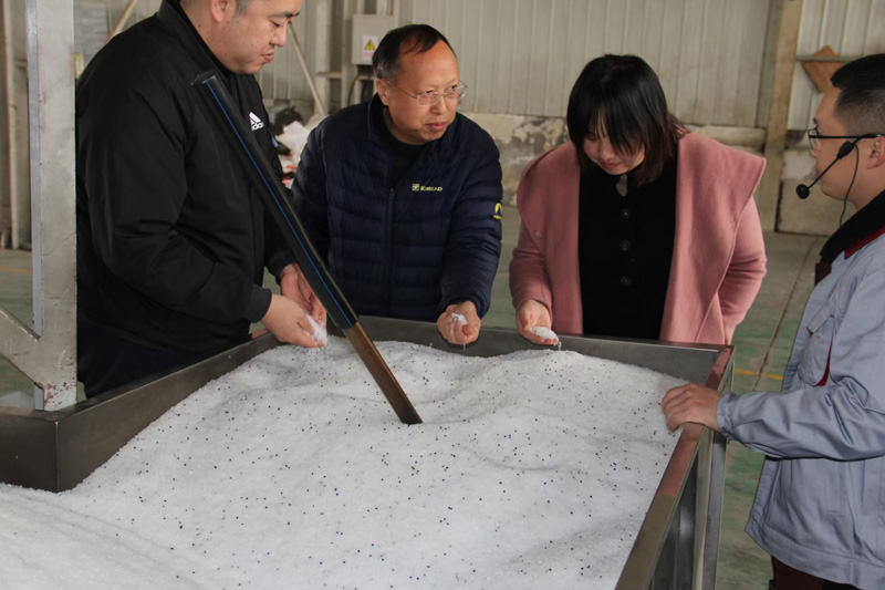 三門(mén)峽市陜州區(qū)水利局張局長(zhǎng)，自來(lái)水公司趙總經(jīng)理等人蒞臨陜西甘霖實(shí)業(yè)公司考察指導(dǎo)工作