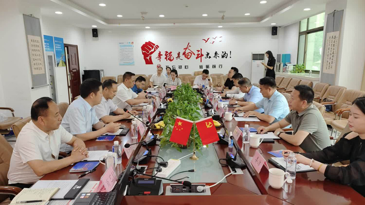 周德林一行拜訪西安市商洛商會(huì)和盤(pán)龍藥業(yè)集團(tuán)主要領(lǐng)導(dǎo)
